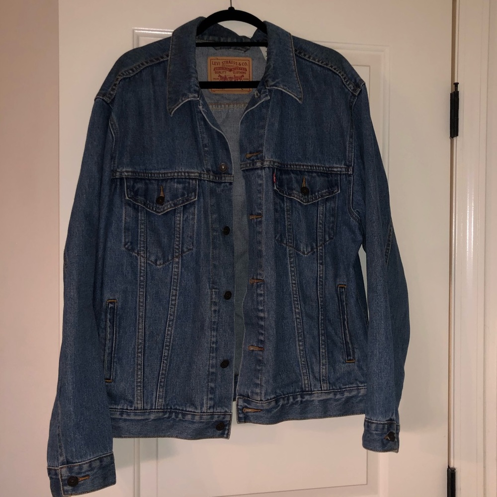 Super cool vintage Levi’s jean jacket!